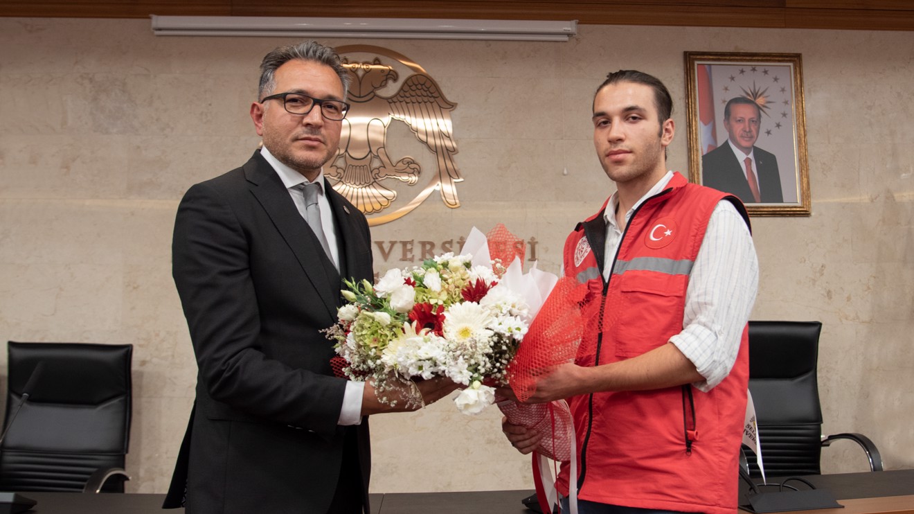 Damla Projesi’nin gönüllü gençleri Selçuk Üniversitesindeydi